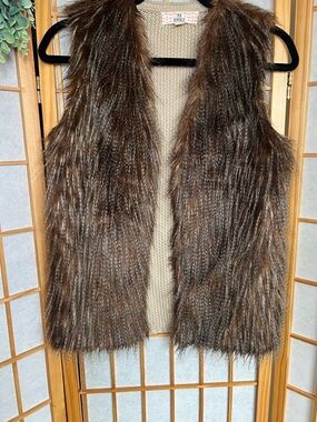 Pink Republic size small Open Front Faux Fur cream Knit Back Vest